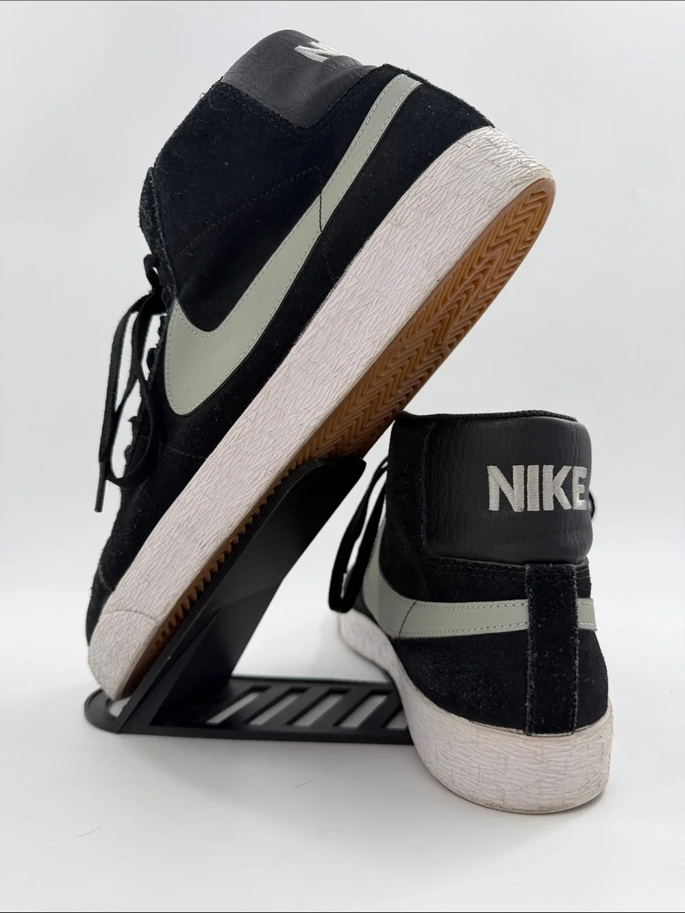 Nike SB Zoom Blazer Mid Skate Shoes Black White Suede Men's Size 11.0